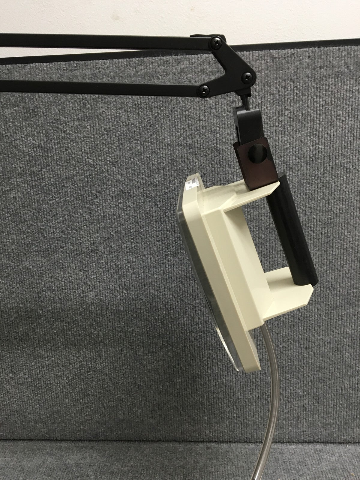 SPENCER TECHNOLOGIES TENSIOMÈTRE ADC AVEC BRAS RÉGLABLE ET PINCE DE TABLE