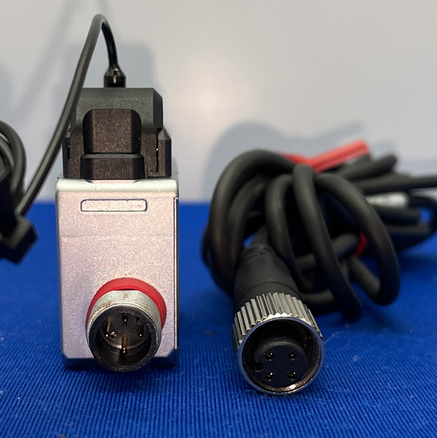 SENSOR LÁSER IO-LINK DE KEYENCE LR-WF10C SERIE LR-W Y SENSOR FU-20 CABLE OP-75721