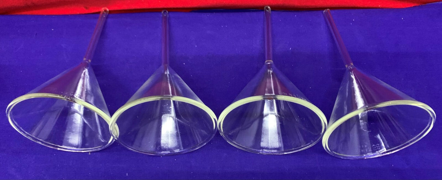 1 Lot Menge von 4 - Kimax 58 Glas-Fülltrichter 58 Grad Winkel kurzer Stiel