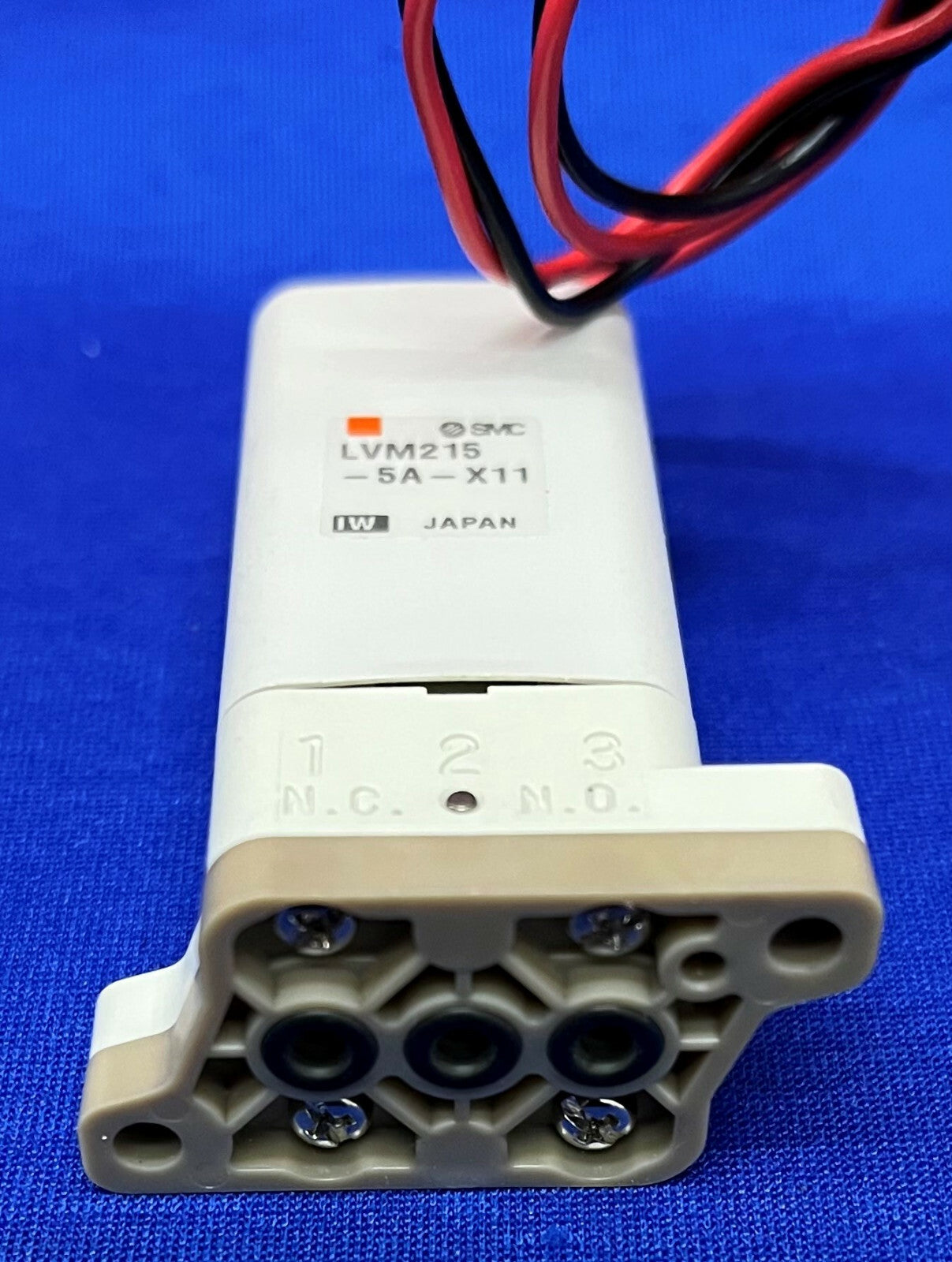 Válvula SMC LVM215-5A-X11