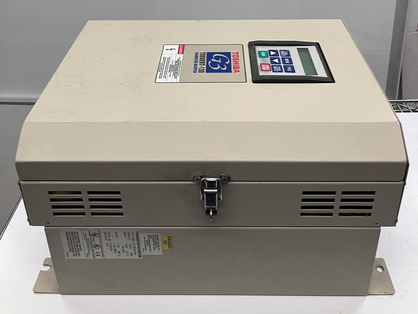 TOSHIBA Frequency Drive 3 phase VT130G3U4220 TOSVERT-130 G3 TRANSISTOR INVERTER