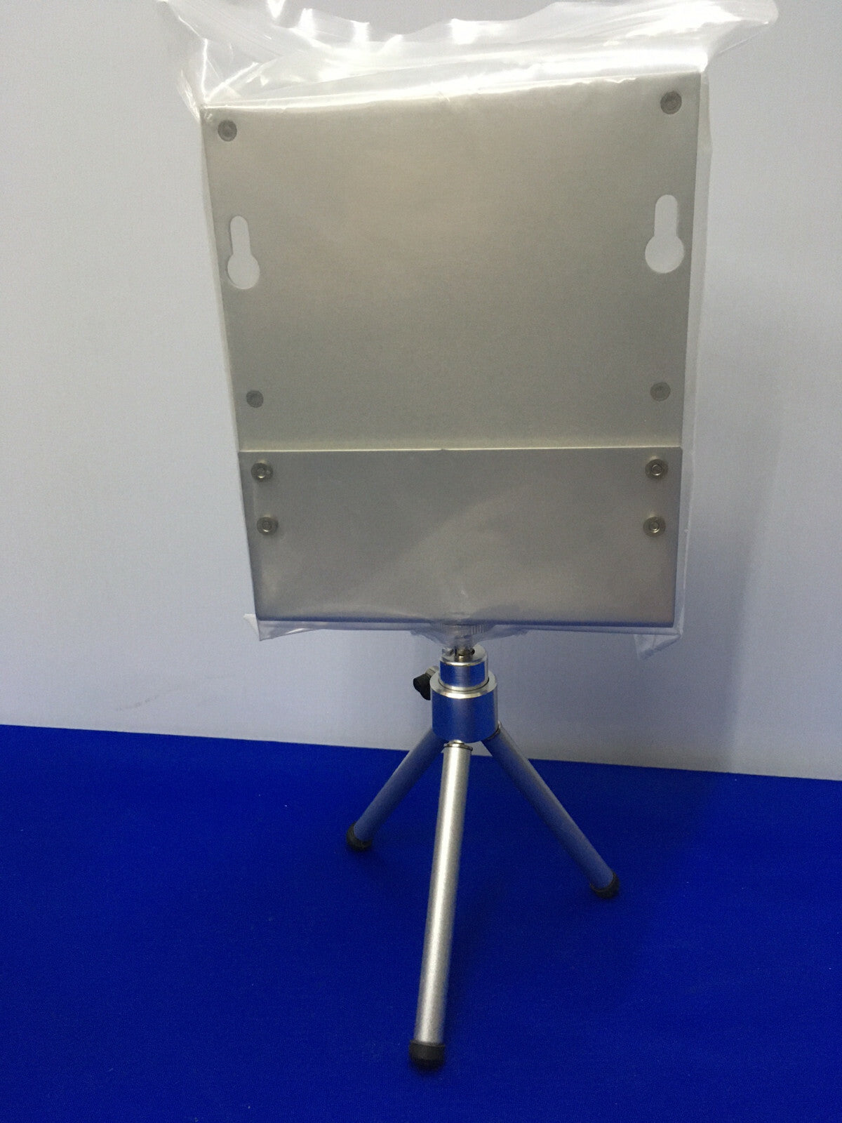 MET ONE WALL MOUNT W/TRIPOD BRKT 8956-1 WITH OMEGA TRIPOD