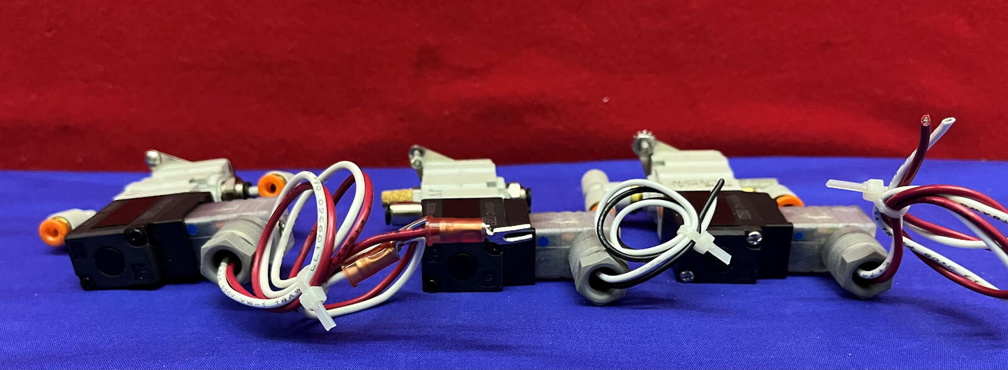 1 LOT, MENGE MIT 3 - SMC NVKF332-3DZ-01T MAGNETVENTIL