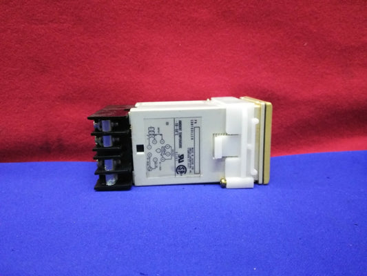 OMEGA CN4400 TEMPERATURE CONTROLLER