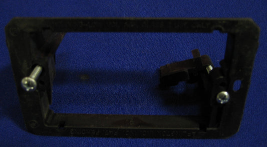 ARLINGTON INDUSTRIES MOUNTING PLATE FOR WALLS 1/4" 1" THICK - PACKAGE OF QTY 4