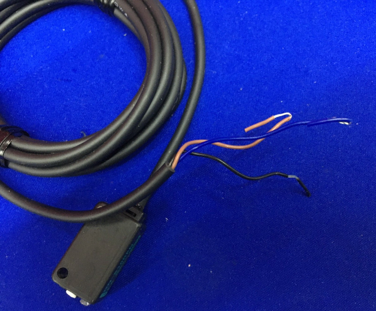 TAKEX DN-S10RPN / DNS10RPN / F064A BACKGROUND SUPPRESSION PHOTOELECTRIC SENSOR