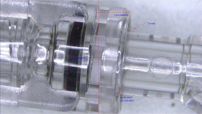 mmbtz45x-hd-digital-measuring-microscope-with-red-crosshairs-blue-measurements-over-clear-object