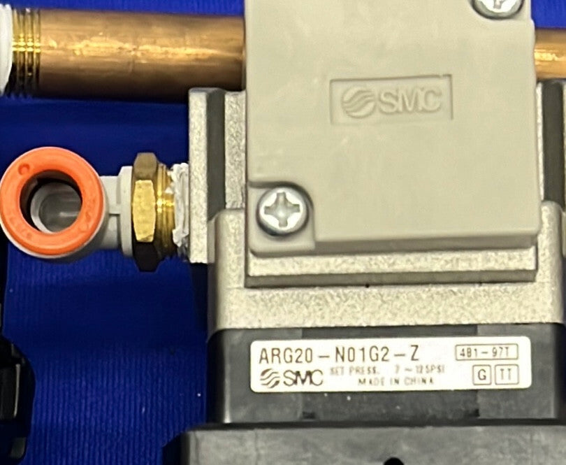 SMC REGULATOR PRESSURE GAUGE ARG20-N01G2-Z w/ SMC VQZ232R-5M1-N7T - 1 LOT QTY 2