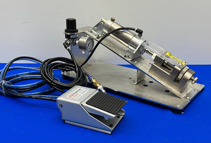 DISPOSITIVI PER CAMERE BIANCHE ESPANSORE PER TUBI CRD200 CON BASE IN ACCIAIO INOX E PEDALE