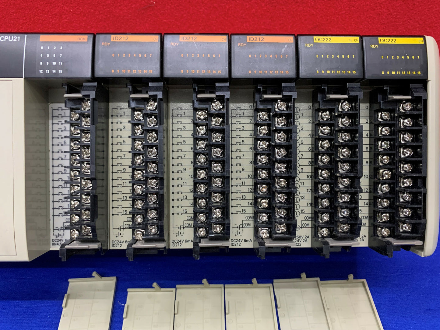 Controllore programmabile Omron Sysmac CQM1 PA203 CPU21 OCH ID212 (3X) OC222 (2X)