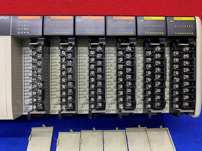 Controllore programmabile Omron Sysmac CQM1 PA203 CPU21 OCH ID212 (3X) OC222 (2X)