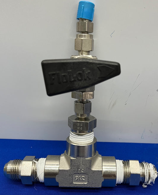SSP FLOLOK 2-WAY BALL VALVE 316 312-K BLK-XP98 / SSP FEMALE 3-WAY FITTINGS QTY 3