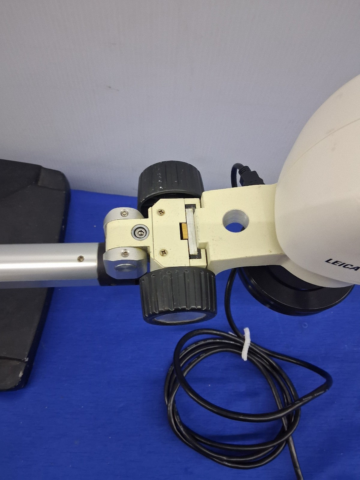 Leica S4E 6.3-30X Stereo Zoom Microscope with Boom Stand and LED Ring Light