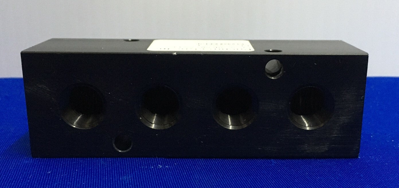 PNEUMADYNE M20-250-4 MANIFOLD 3/8" INLET SIZE 1/4" OUTLET SIZE NPT
