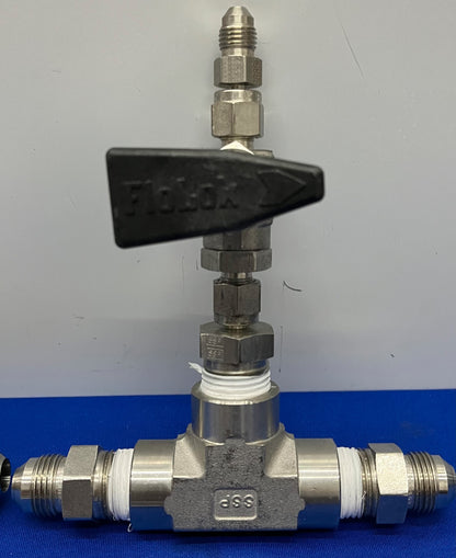 SSP FLOLOK 2-WAY BALL VALVE 316 312-K BLK-XP98 / SSP FEMALE 3-WAY FITTINGS QTY 3