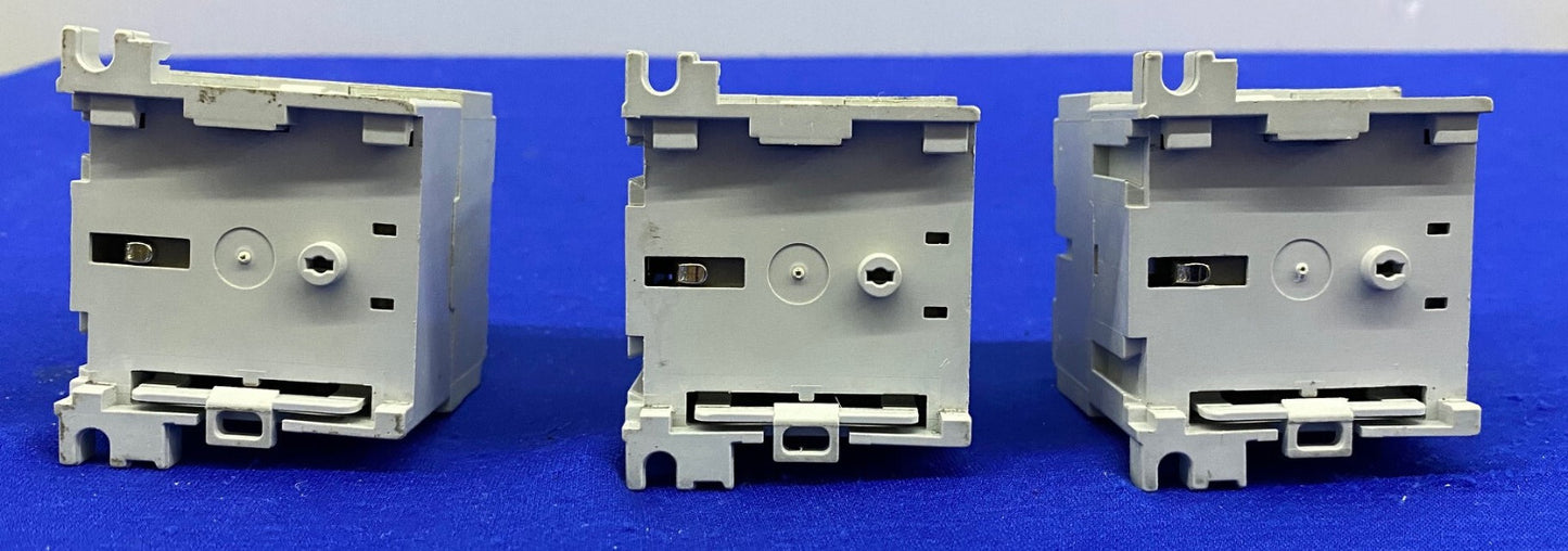 Allen Bradley AB M220 700DC-M220* SER A CONTACTOR - 1 LOT QTY 3