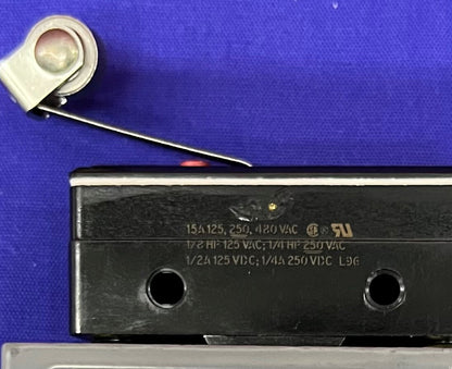 Microinterruttore BZ-2RL25551-A2 Interruttore a scatto con custodia