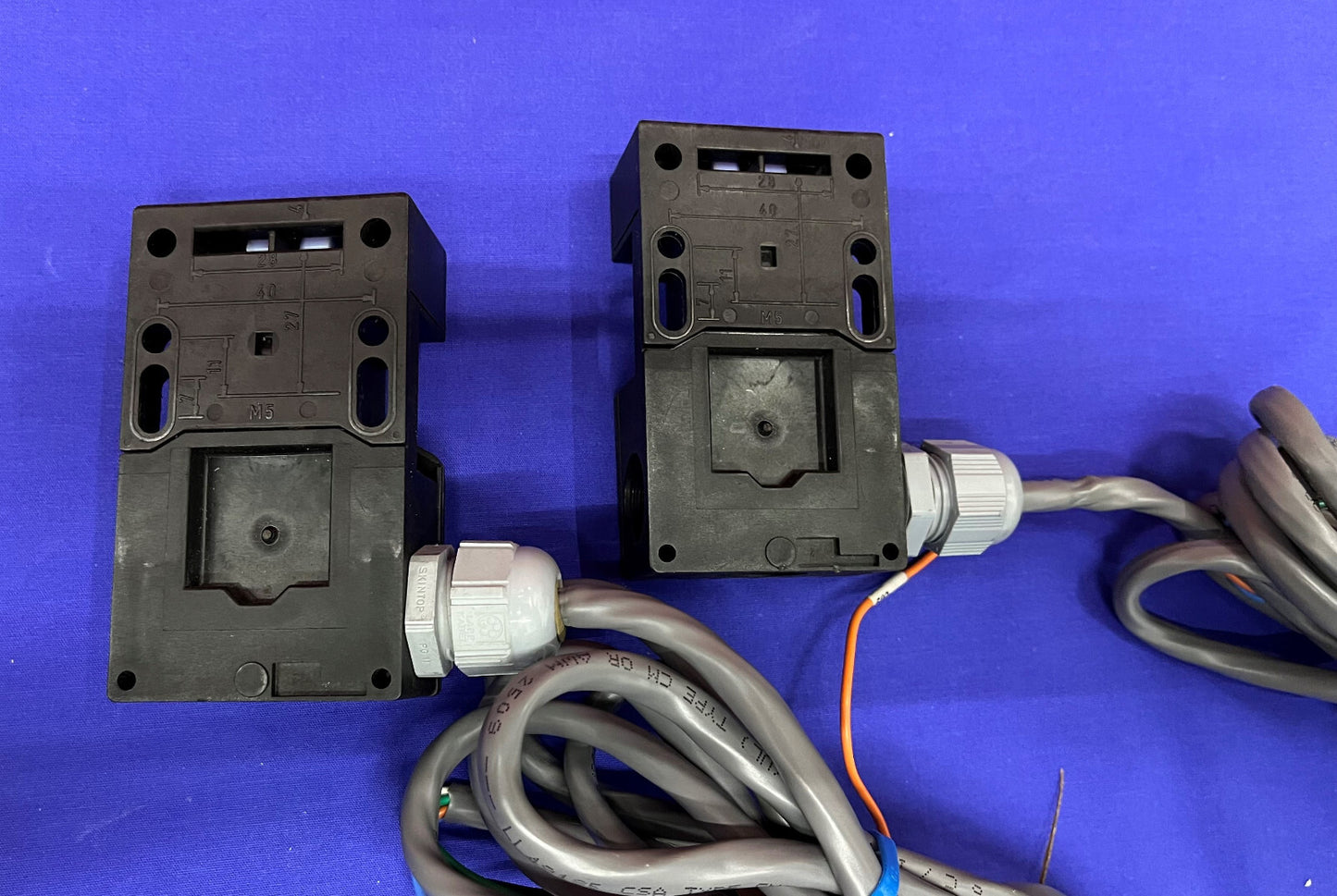 1 lot de 2 interrupteurs de verrouillage Schmersal AZ 16-02ZVRK (sans clé)