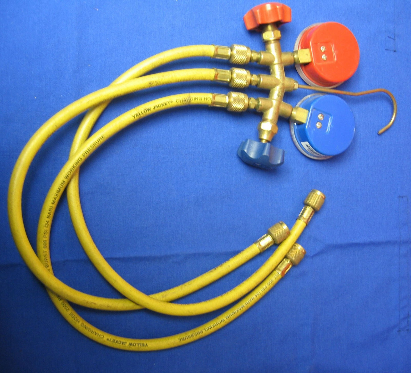 J/B YELLOW JACKET 3 HOSES CHARGING HOSE 2500 PSI (172 BAR) WITH GAUGES