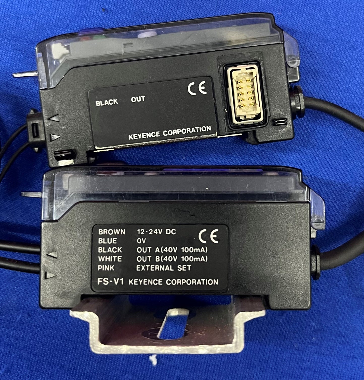 Keyence FS-V1 (1) und Keyence (1) FS-T2 Glasfasersensoren