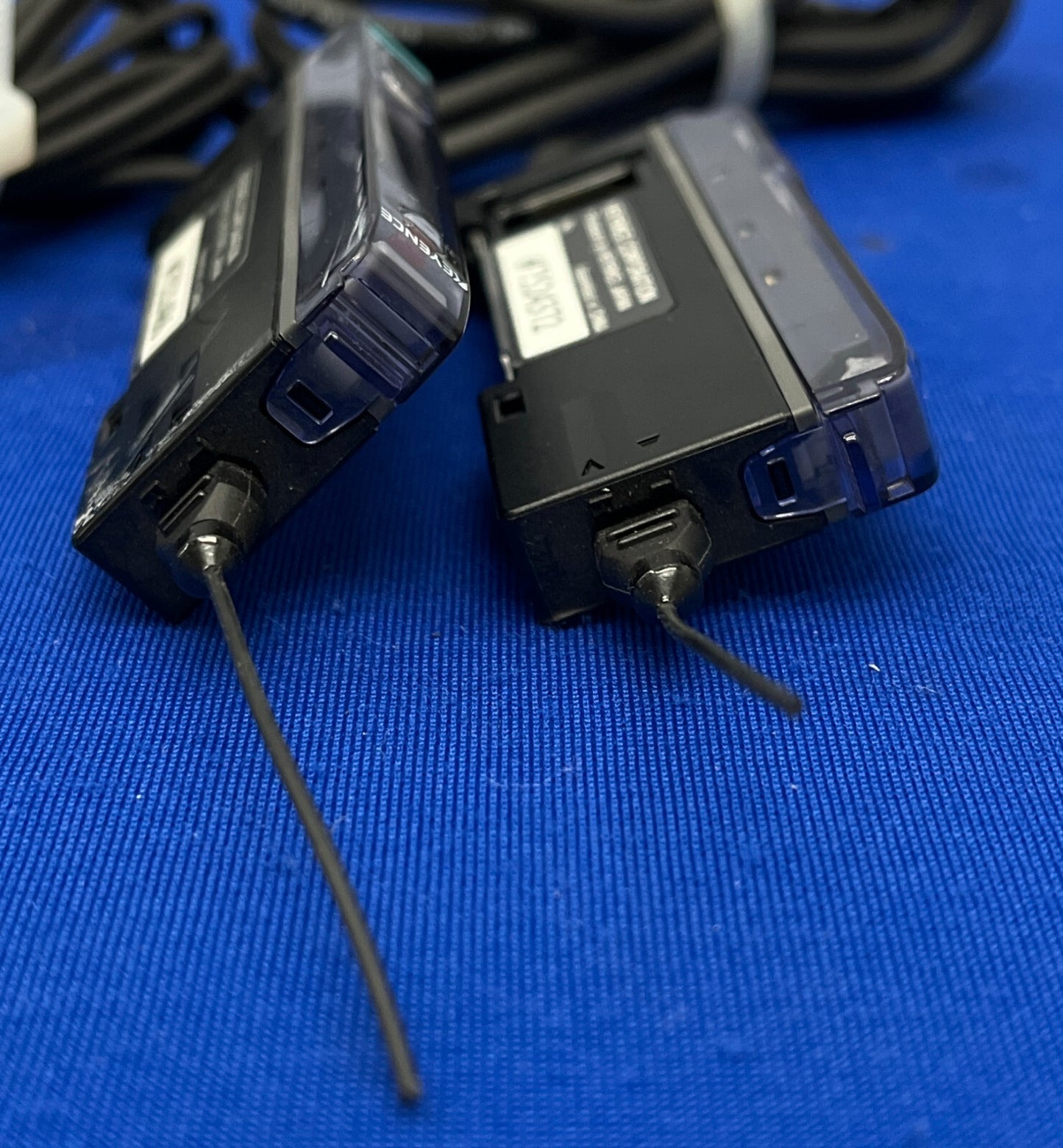 KEYENCE FS-V11-P PHOTOELECTRIC AMPLIFIER  & FS-V12-P FIBER OPTIC AMPLIFIER