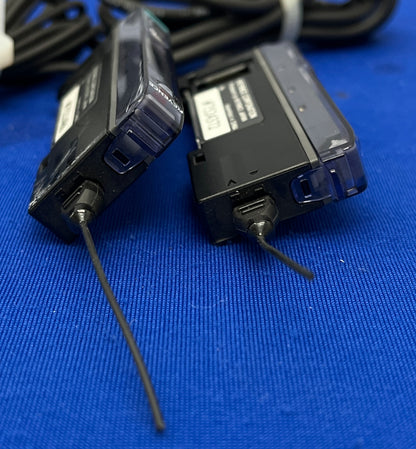 KEYENCE FS-V11-P PHOTOELECTRIC AMPLIFIER  & FS-V12-P FIBER OPTIC AMPLIFIER