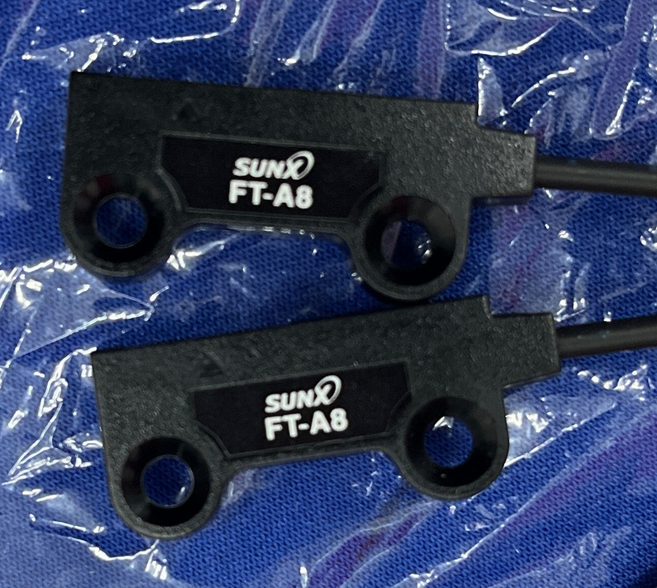 1 LOT MIT 2 STÜCK - SUNX FT-A8 UFTA8 GLASFASER-SENSOR