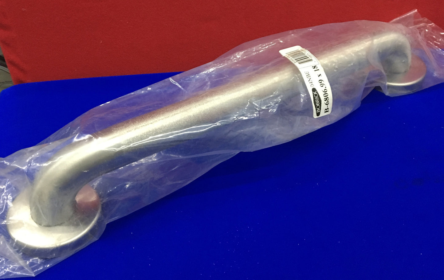 BOBRICK B-6806.99 X 18/04NBE BARRA DE AGARRE RECTA DE 18" X 1.5" SIN HERRAJES DE MONTAJE