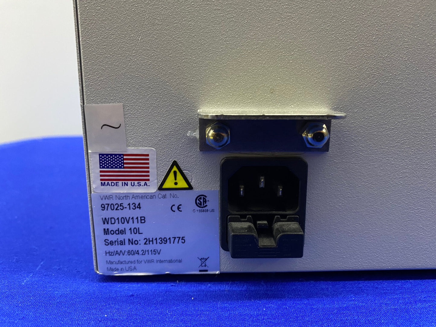 VWR  HEATING WATER BATH 10L 97025-134 WD10V11B 60HZ 4.2A 115V - MISSING LID