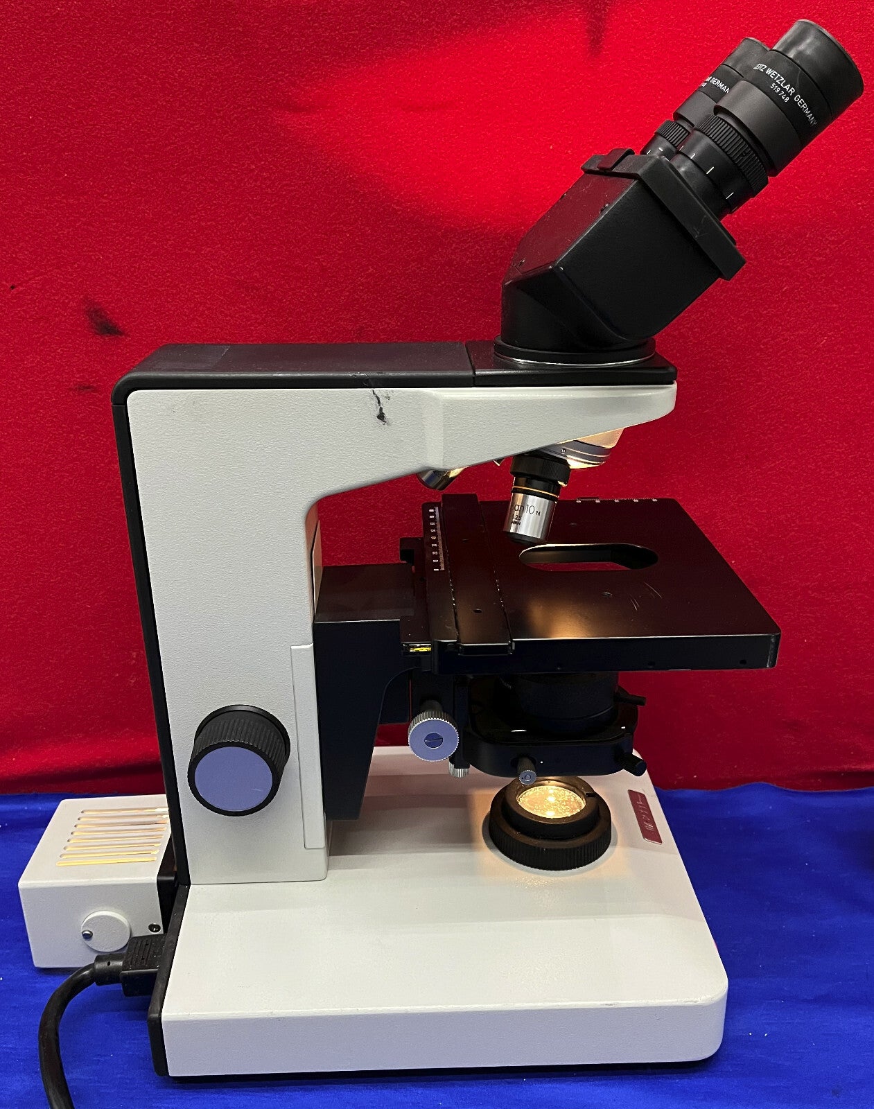 LEITZ LABORLUX K BINOCULAR MICROSCOPE 02043.036 W/ PERIPLAN 10X/18 EYEPIECES