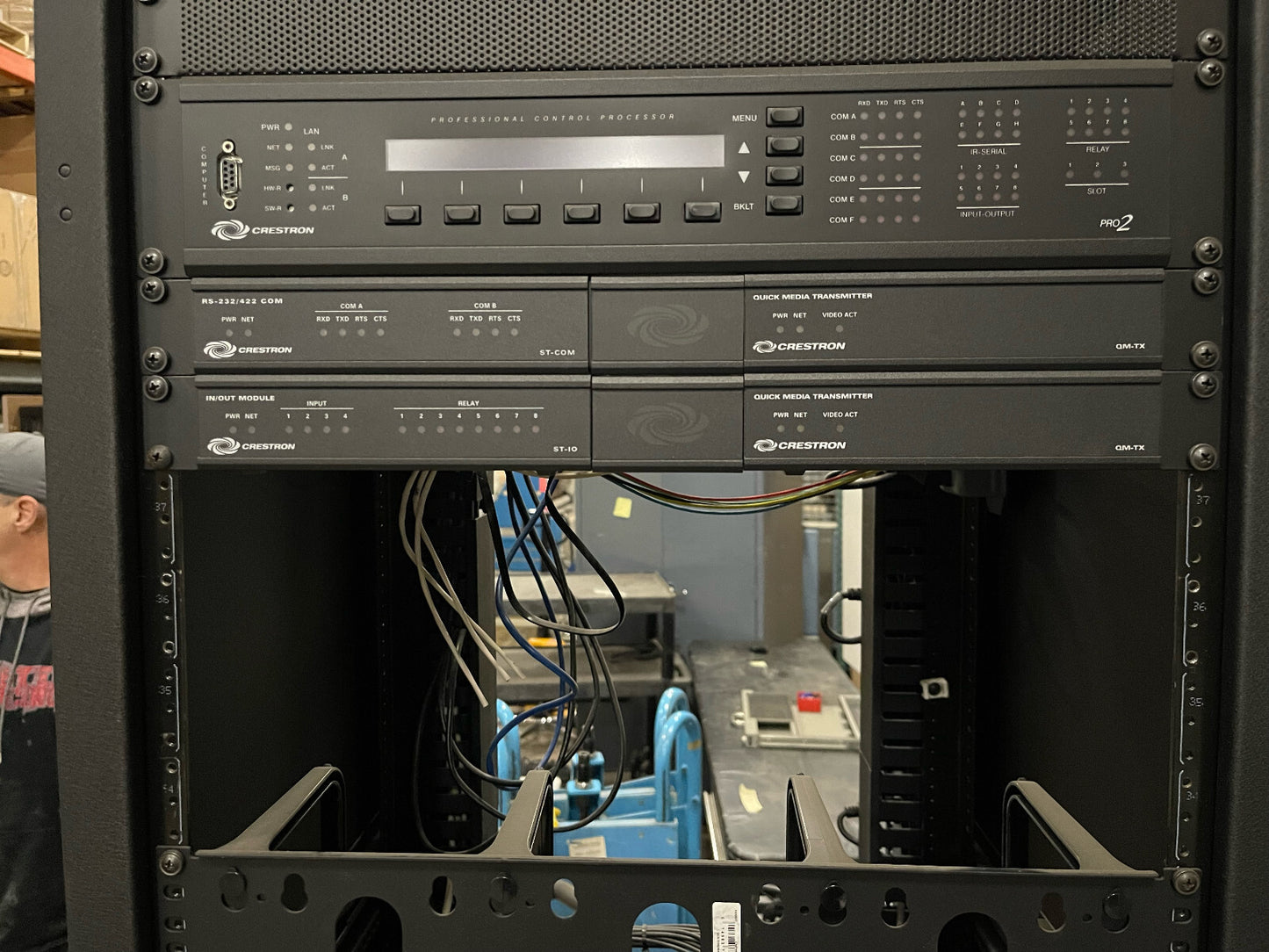 SPL INTEGRIERTE LÖSUNG MEDIENSCHRANK MIT INHALT