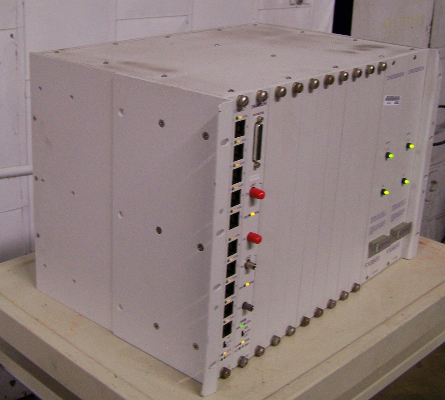 FIBERMUX FX6600+ 2 カード: 10 BASET 13Z および SMART LINK 81Z カード クロスボウ シャーシ