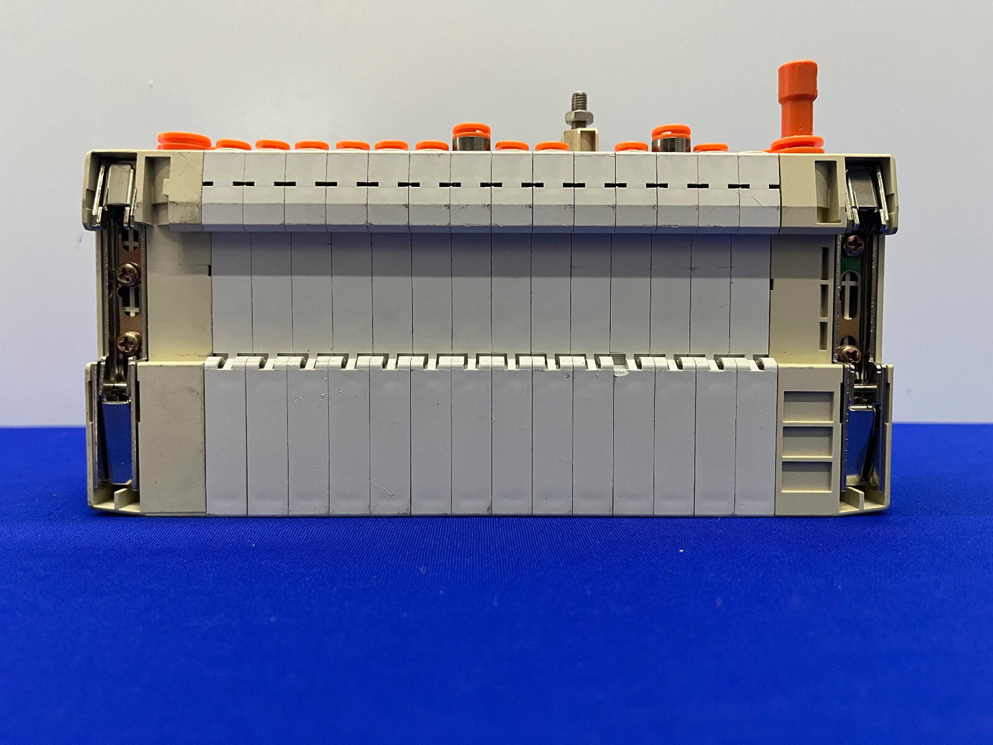SMC SS5V1-1010983-03-1 GRUPPO BLOCCO COLLETTORE VALVOLA STAZIONE QTY 14 SV1100-5FU 