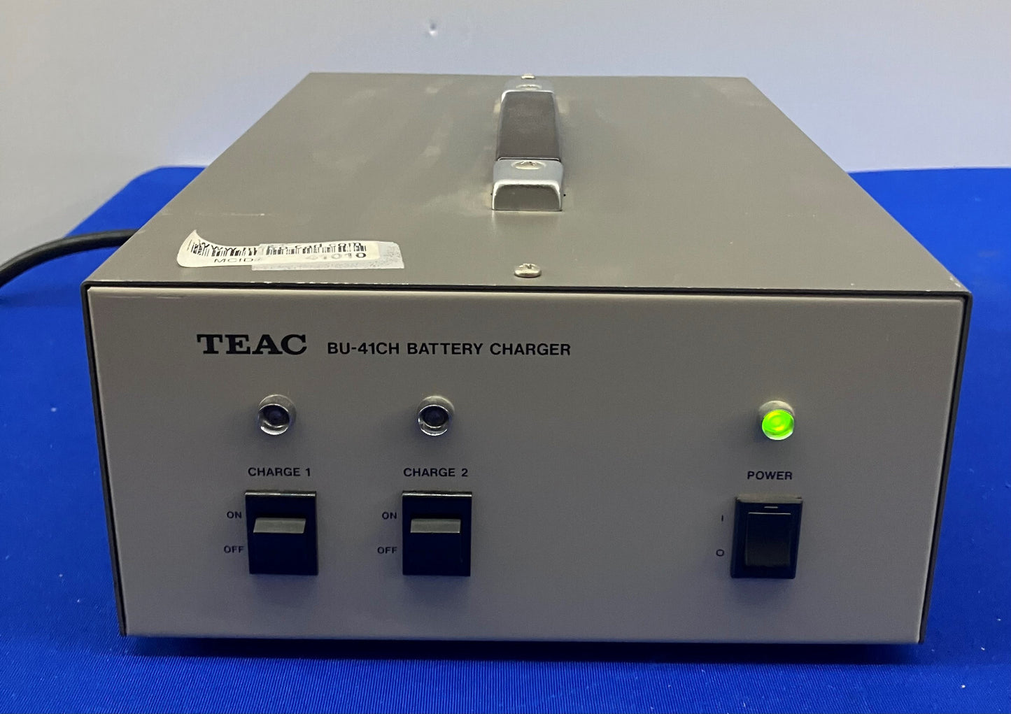TEAC MODEL BU-41CH, BATTERY CHARGER, SN 10811, 100-120V, 50/60 HZ, 1.5 A