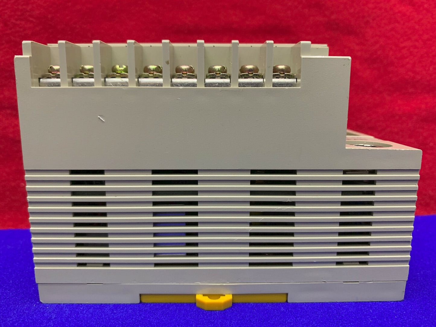 OMRON V600-CD1D-V3 IDENTIFICATION SYSTEM CONTROLLER MISSING COVERS