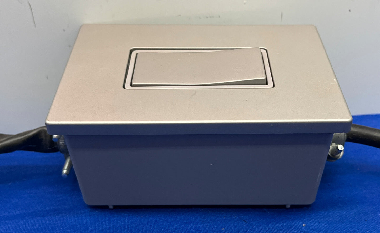 SCHNEIDER ELECTRIC XVC4M1 100-240 V ROTER LICHTMASTTURM HARMONY mit EIN-/AUS-SCHALTER