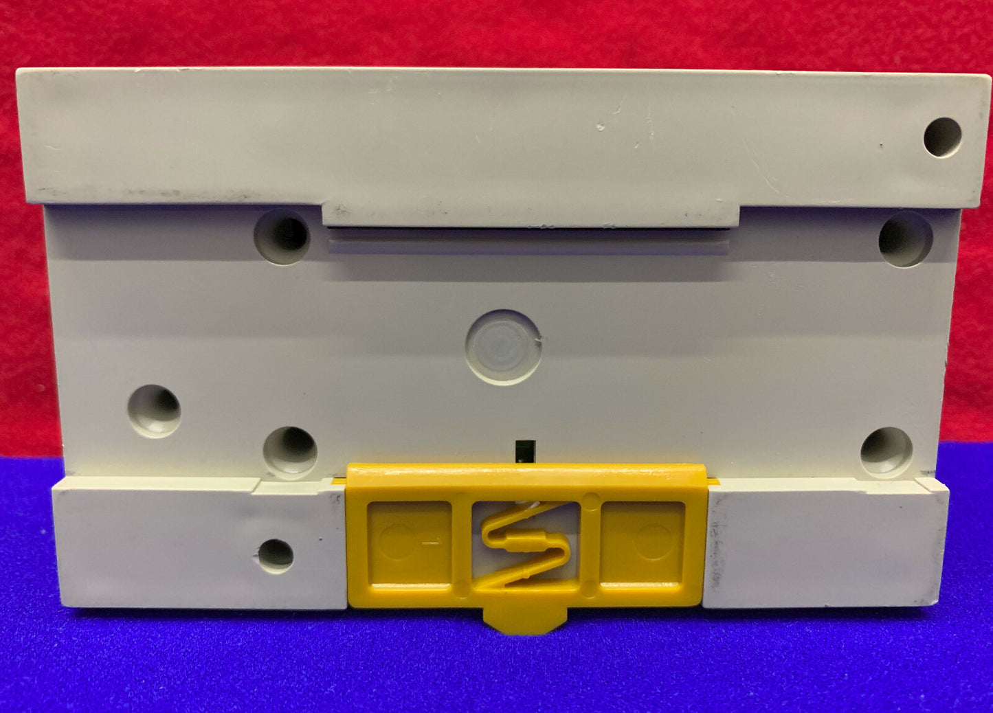 OMRON V600-CD1D-V3 IDENTIFICATION SYSTEM CONTROLLER MISSING COVERS