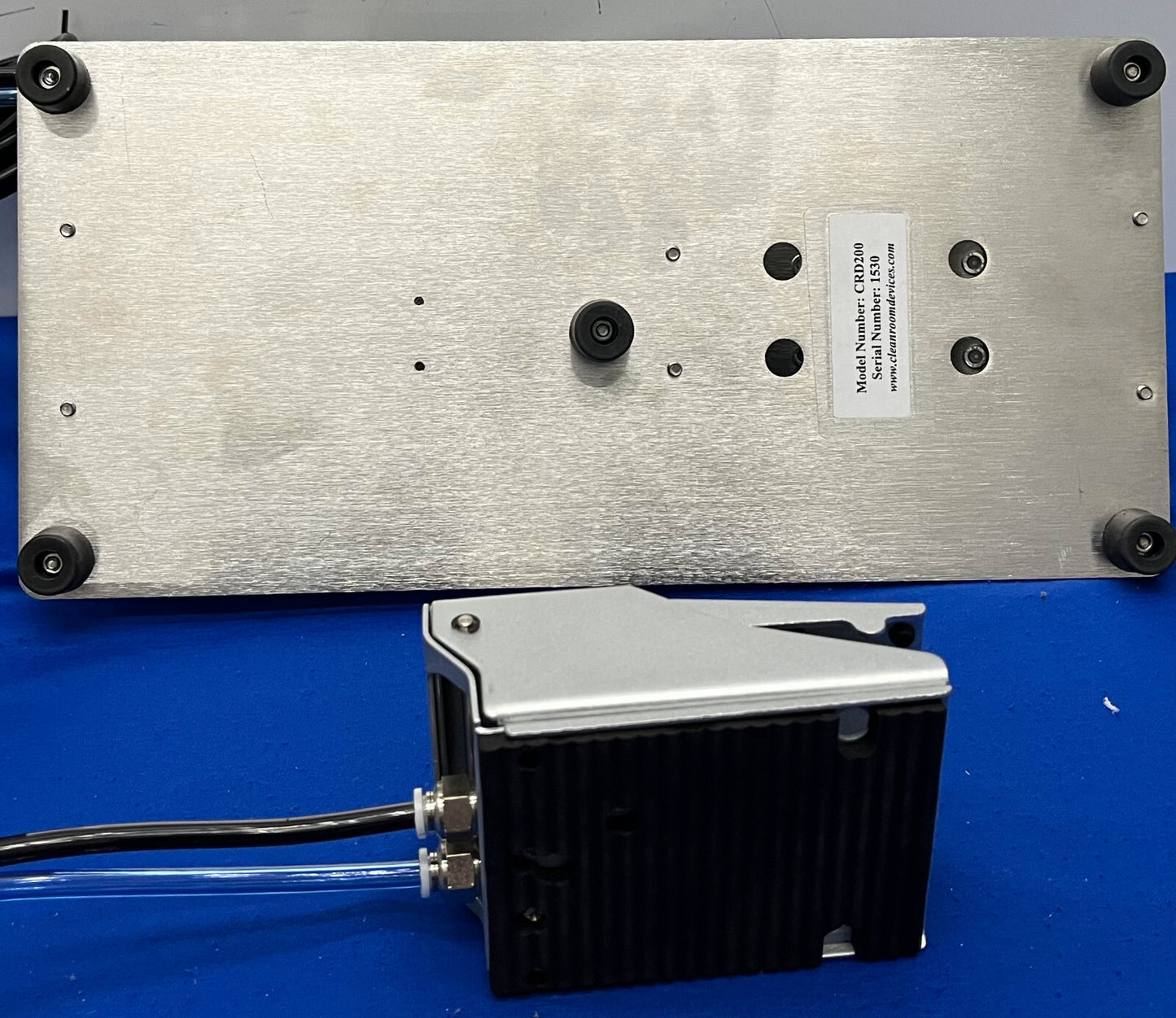 DISPOSITIVI PER CAMERE BIANCHE ESPANSORE PER TUBI CRD200 CON BASE IN ACCIAIO INOX E PEDALE