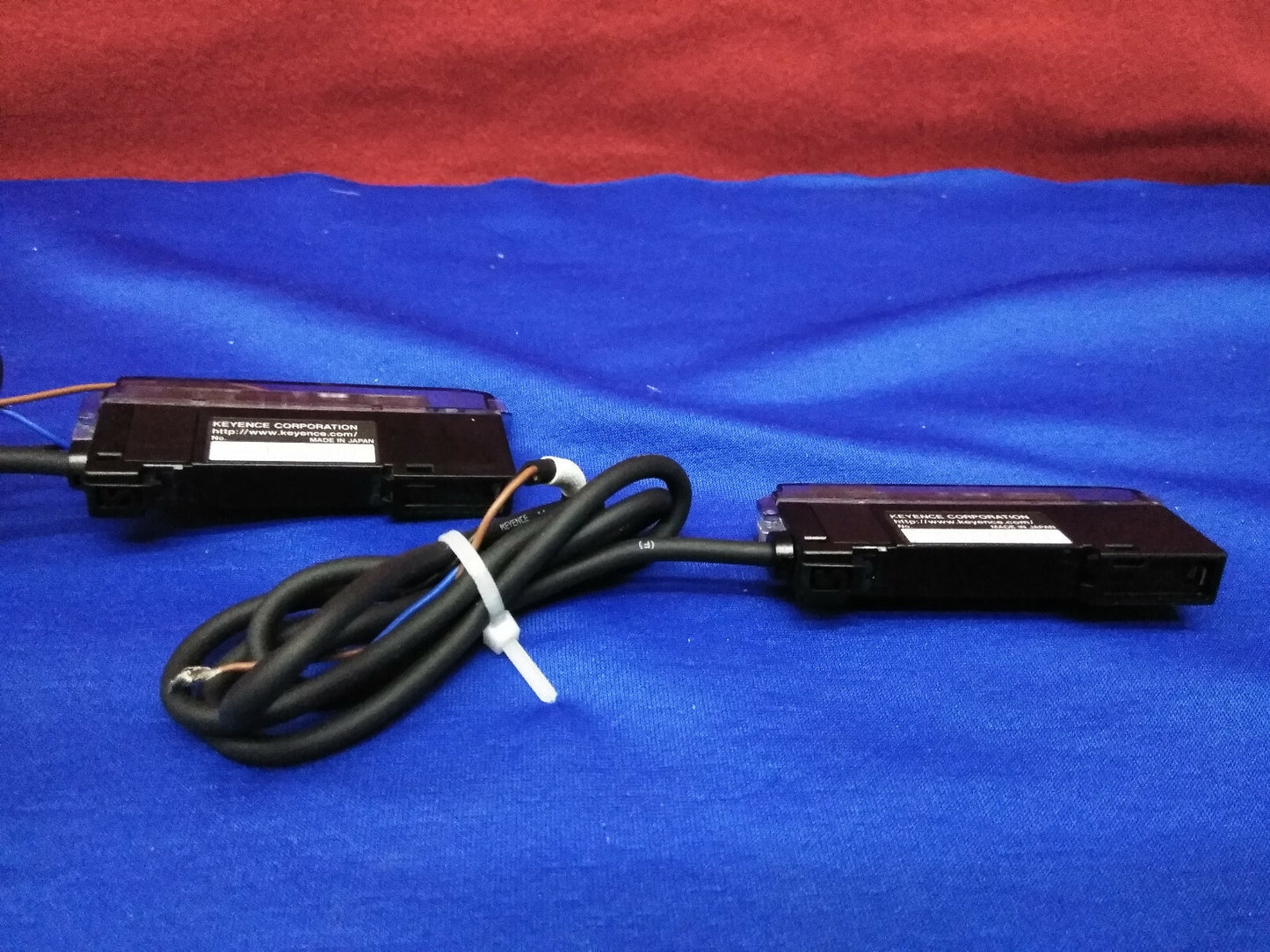 1 LOT QTY OF 2 - KEYENCE ES-M1  PROXIMITY SWITCH AMPLIFIER