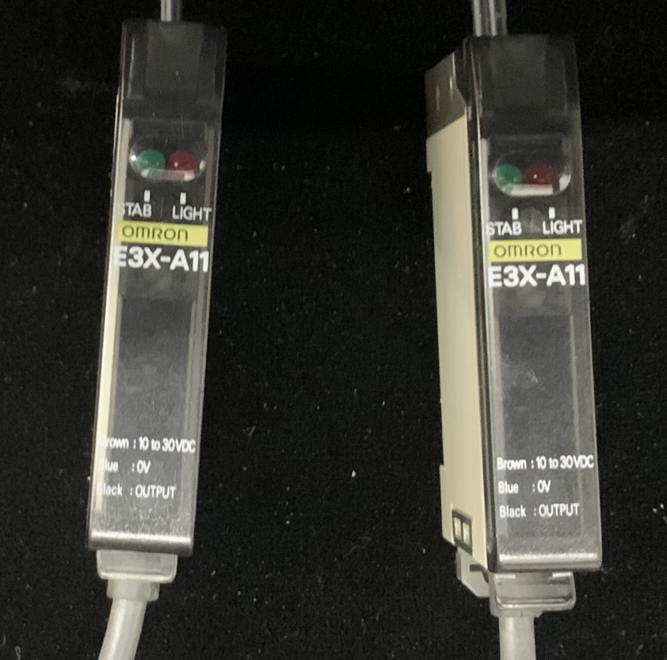 QTY 2 - SENSORE FOTOELETTRICO OMRON E3X-A11