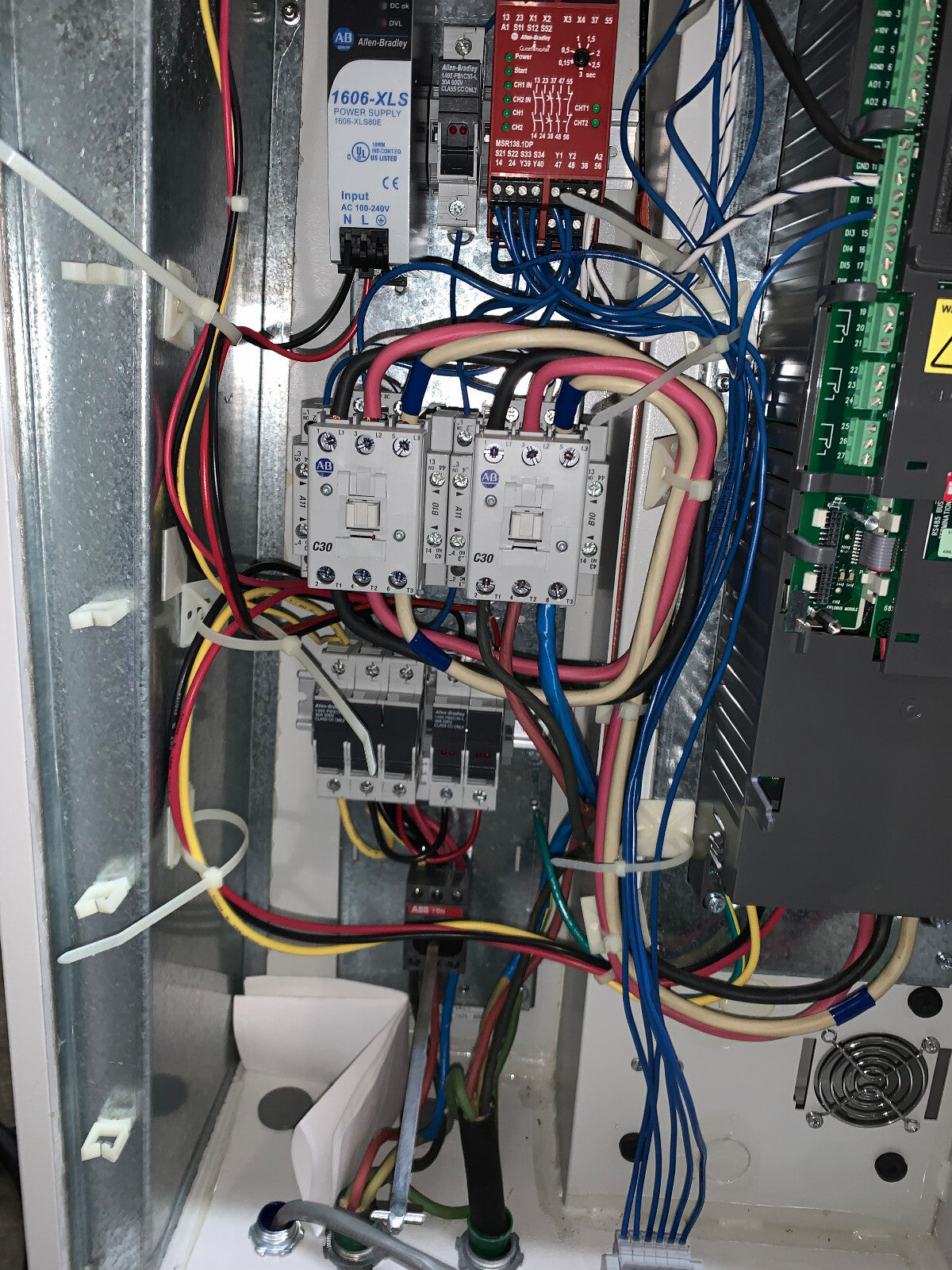 ABB ACS550-PD-024A-2+B058 7.5 GENERAL PURPOSE VARIBLE FREQ DRIVE DISCON. SWITCH