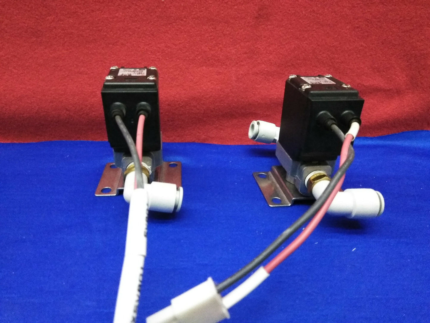 1 LOT OF QTY 2 - SMC VCA21-5G-3-02-F SOLENOID VALVES 24VDC