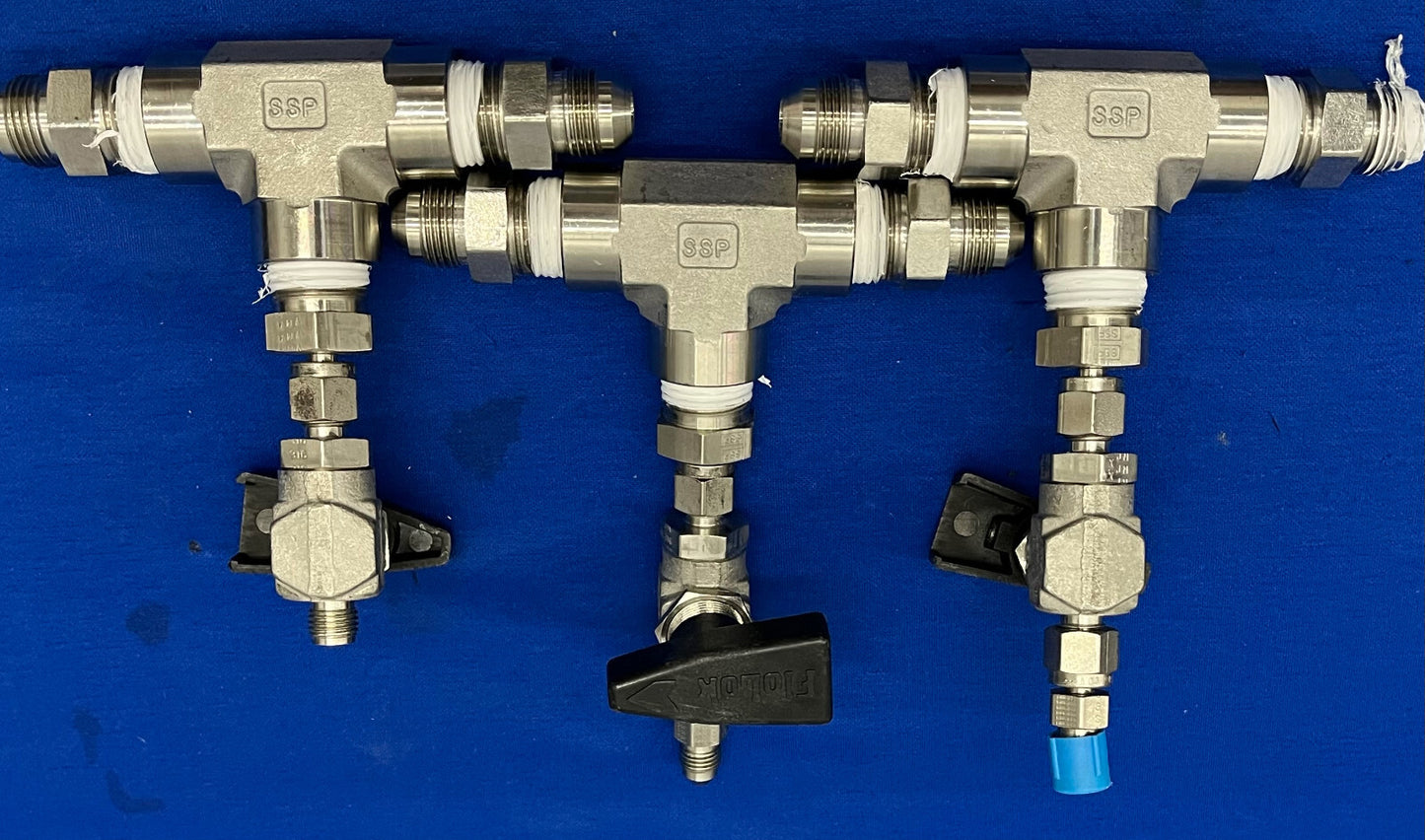 SSP FLOLOK 2-WAY BALL VALVE 316 312-K BLK-XP98 / SSP FEMALE 3-WAY FITTINGS QTY 3