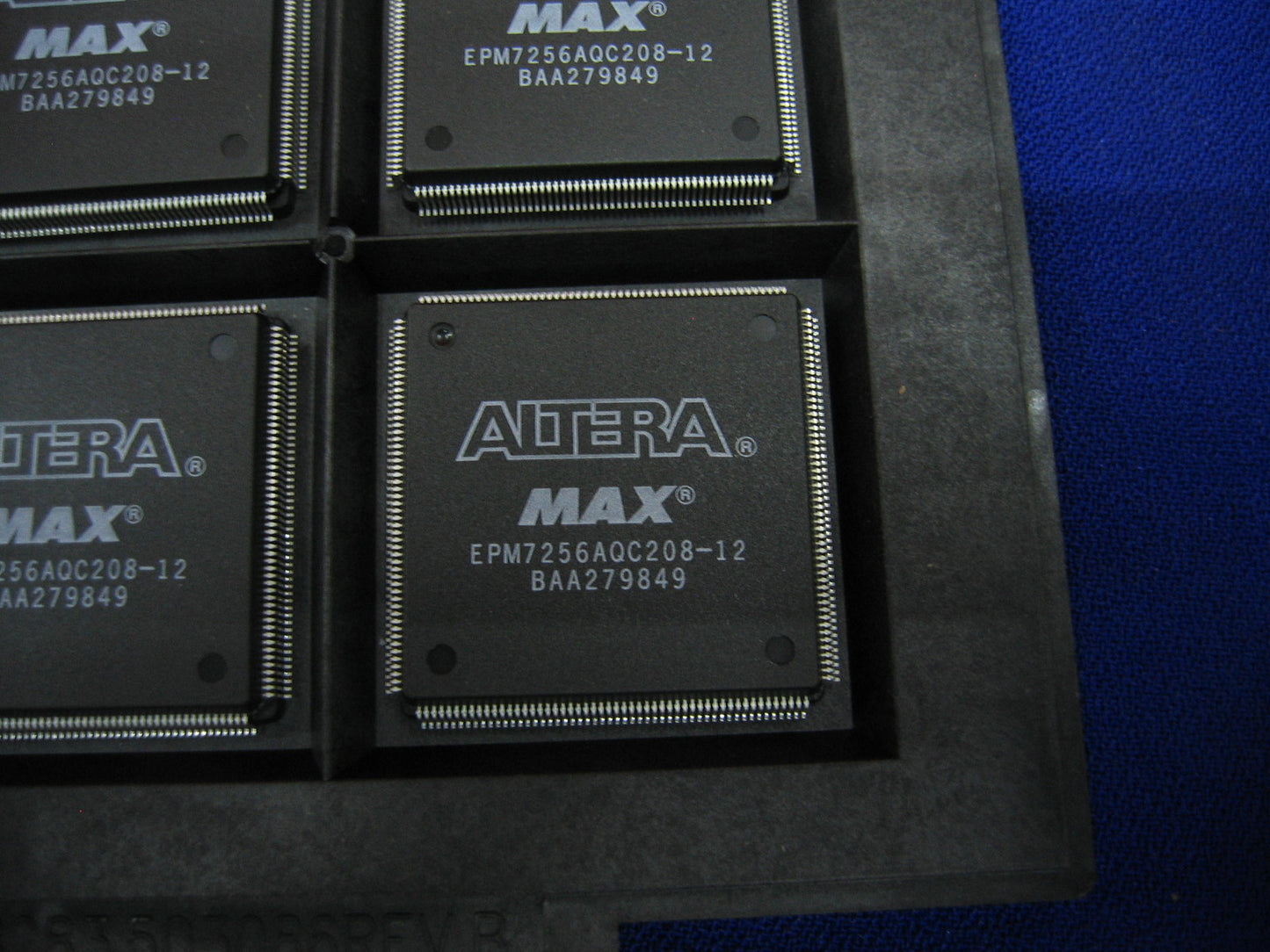 ALTERA EPM7256AQC208-12 BAA279849 プログラマブルロジックデバイス