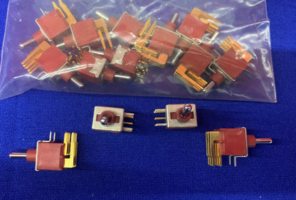 DIGI-KEY C&amp;K スイッチ トグル スイッチ ET21MD1ABE TINY R/A PC MNT DPDT。