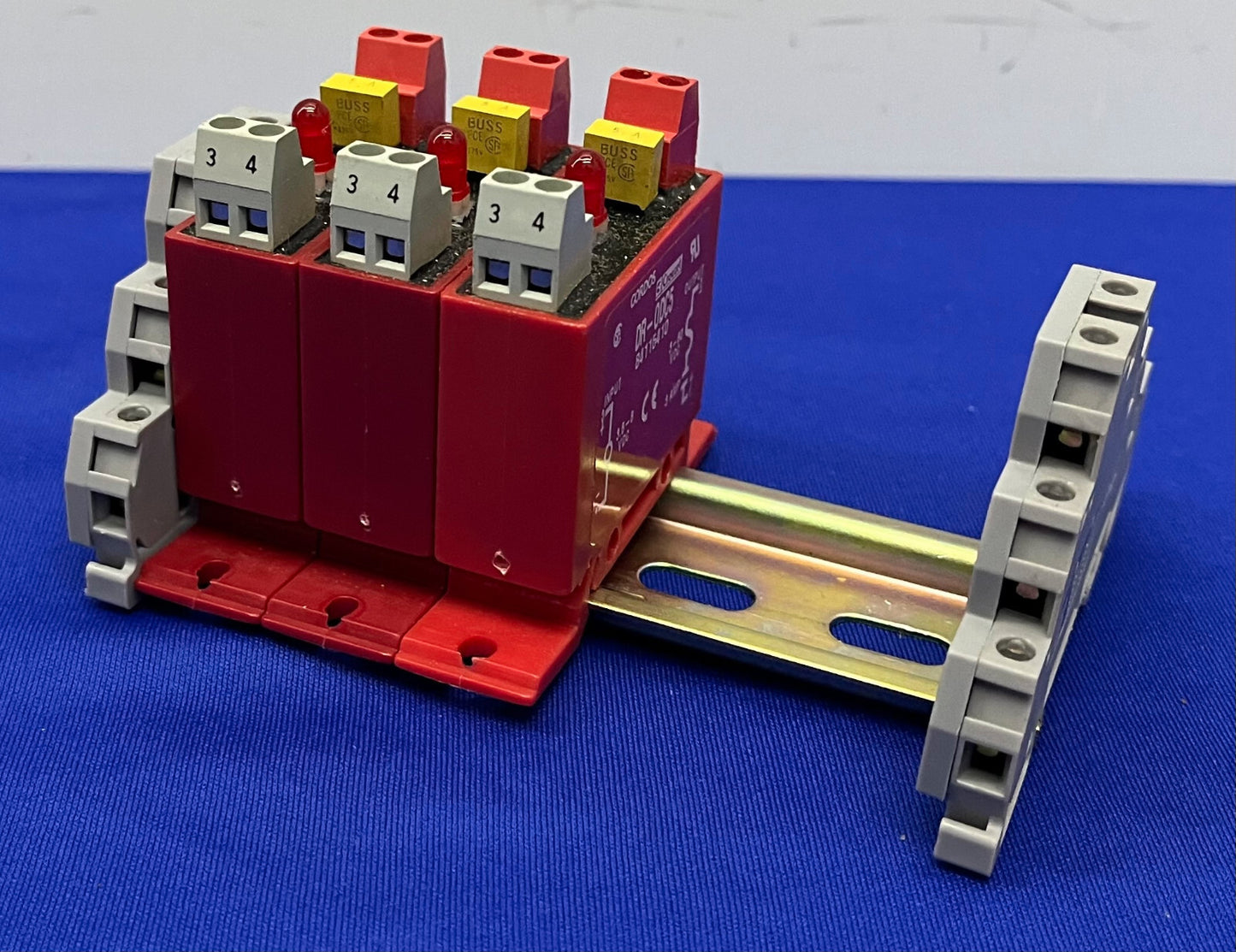 CROUZET GORDOS DR-ODC5 or DR-0DC5 I/O RELAY MODULE - 1 LOT QTY OF 3 ON DIN RAIL