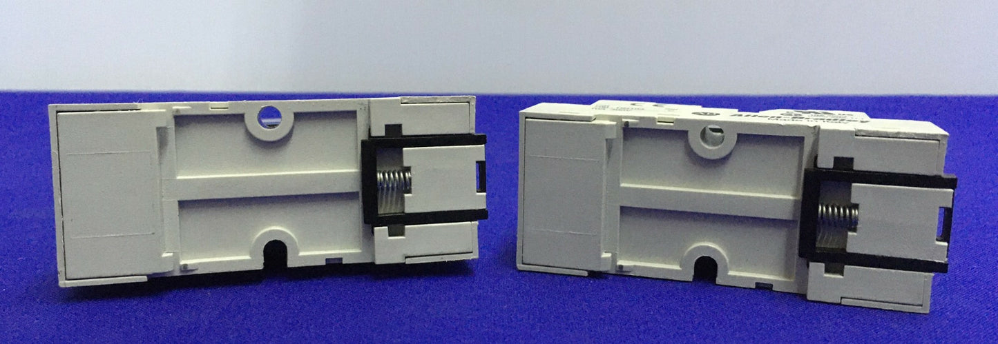 1 LOT MIT 2 Allen Bradley - 700-HN103 MINIATUR-RELAIS-SOCKEL &amp; 700-HC24Z24-4 RELAIS 