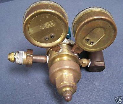 UNION CARBIDE TYPE D9 PRESSURE UPE 3 150 580 BRASS GAS REGULATOR 0 - 200  PSI