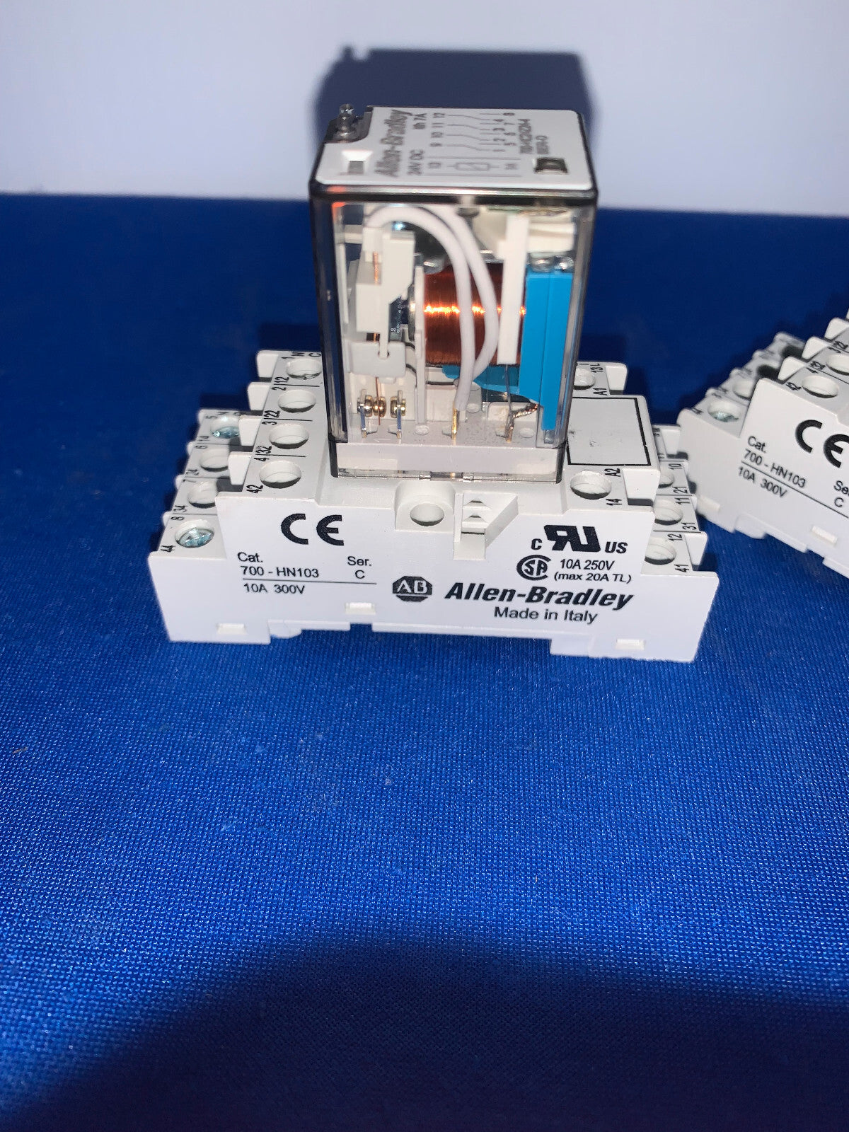 ALLEN-BRADLEY, 700-HC24Z24-4, RELAY, SELLING AS 1 LOT QTY 2 FOR $30