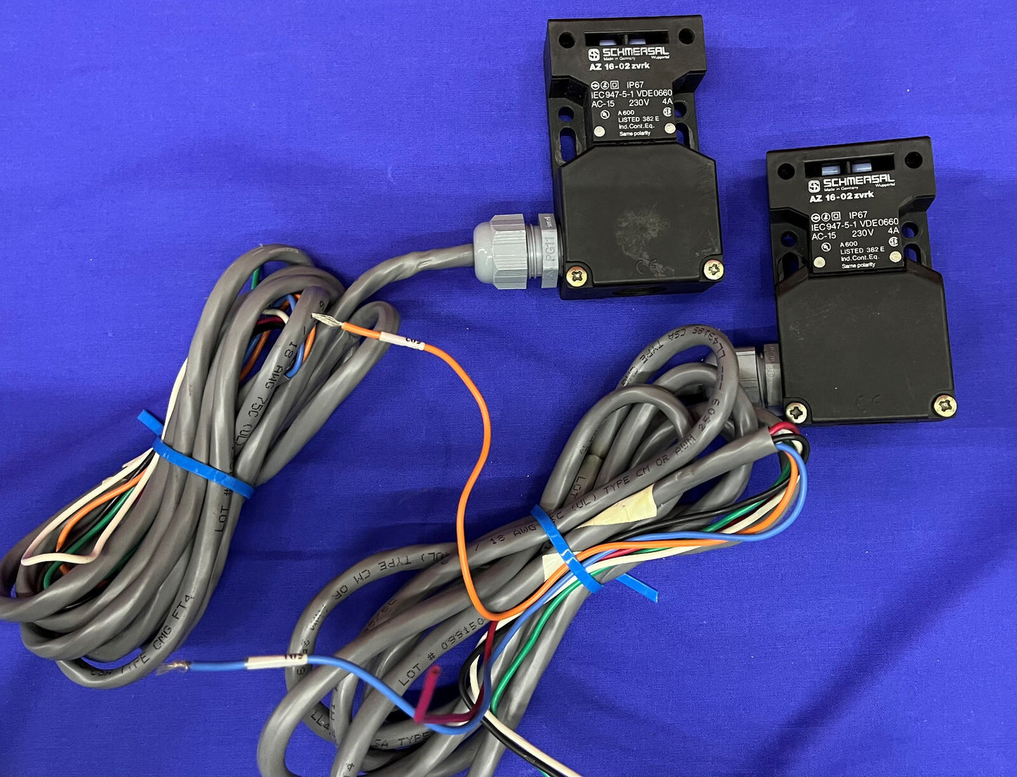 1 lot de 2 interrupteurs de verrouillage Schmersal AZ 16-02ZVRK (sans clé)